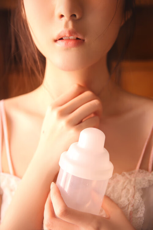 九游娱乐APP-女子举重世界纪录被打破，哈萨克斯坦选手惊艳亮相，哈萨克斯坦女子举重中国人