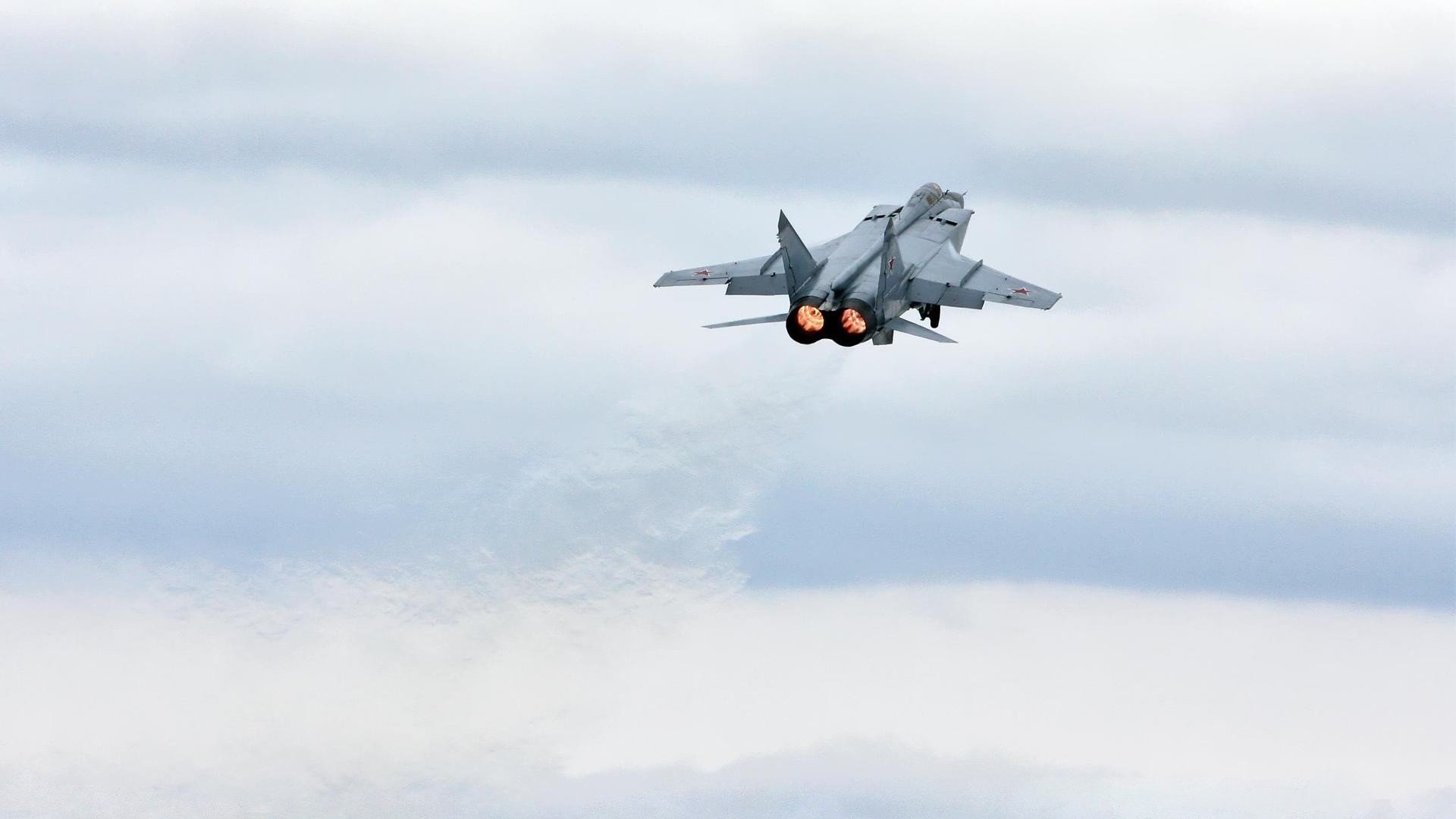 九游娱乐官网 (JIUYOU)-阿贾克斯客场大胜埃因霍温晋级荷甲领先，荷兰超级杯阿贾克斯对埃因霍温