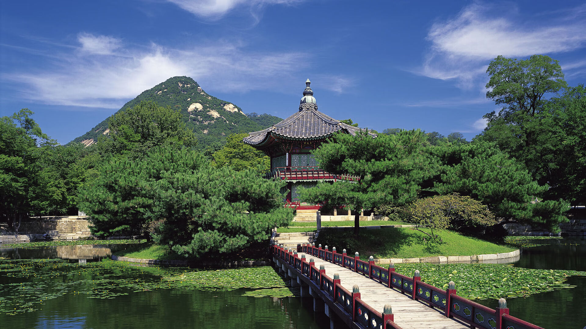 倒三角中场释放边路进攻空间,倒三角是什么运动