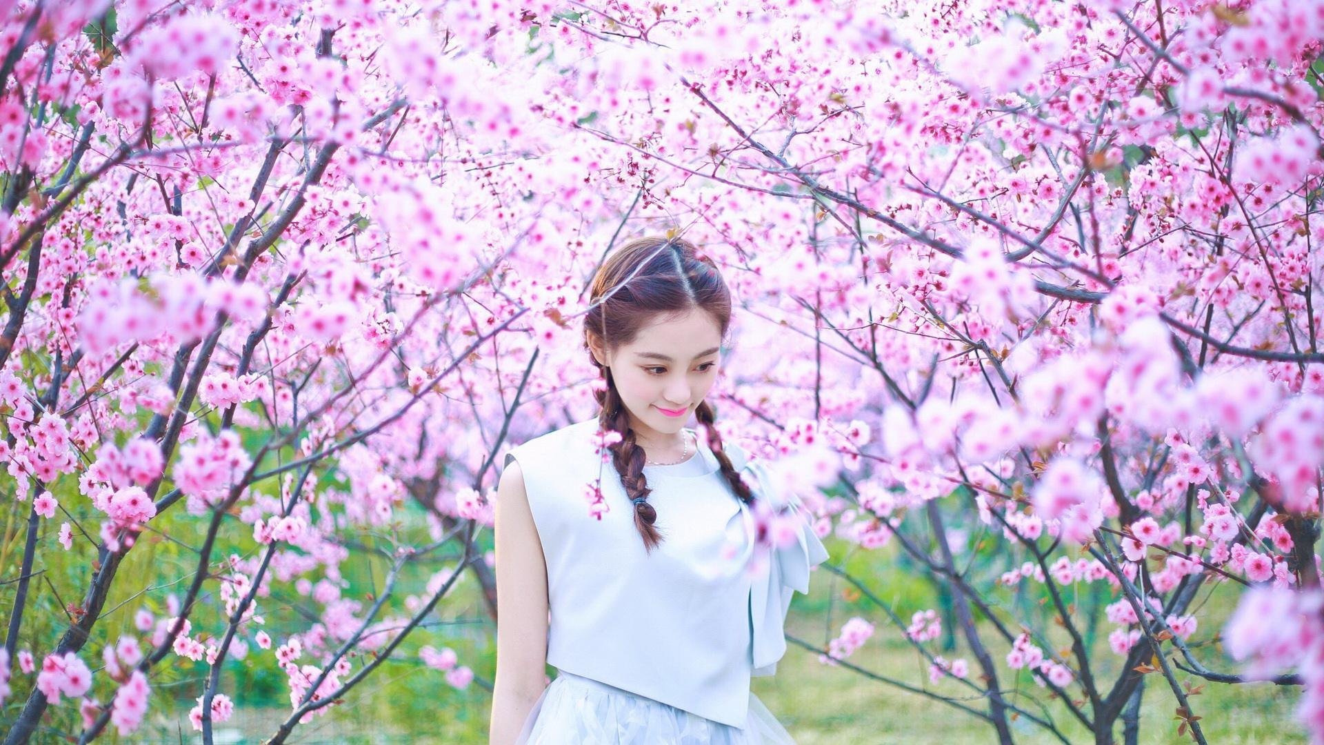 -多位退役球员担任赛事评论嘉宾以专业视角解析战术发展趋势，退役球队